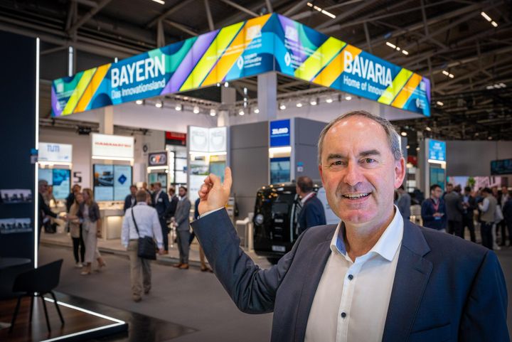 Impressionen des IAA Rundgangs mit Bayerns Wirtschaftsminister Hubert Aiwanger.