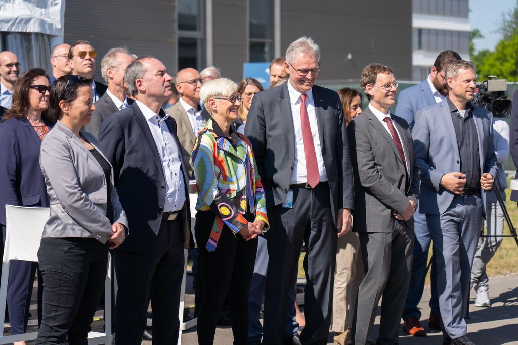 Impressionen der Grundsteinlegung des Neubaus des Galileo Kompetenzzentrum.