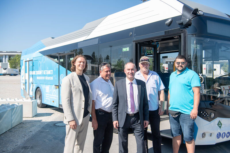 Bayerns Wirtschaftsminister Hubert Aiwanger besucht die IAA MOBILITY 2023