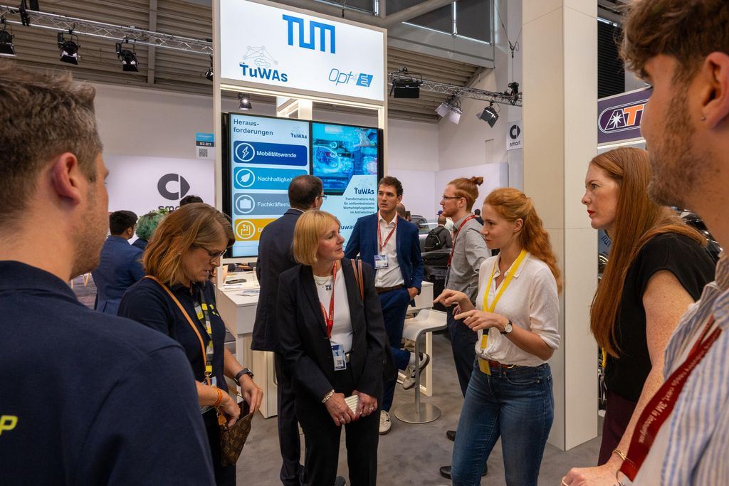 Impressionen des IAA Rundgangs mit Bayerns Wirtschaftsminister Hubert Aiwanger.