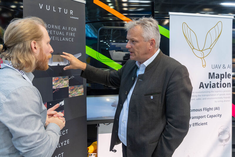 Bayerns Wirtschaftsstaatssekretär Roland Weigert besucht die IAA MOBILITY 2023
