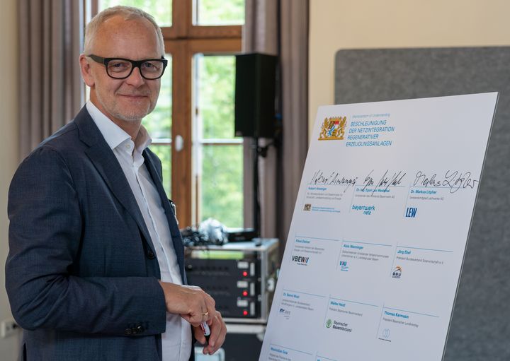 Unterzeichnung des Memorandum of Understanding durch Dr. Markus Litpher (Vorstandsmitglied Lechwerke AG) 