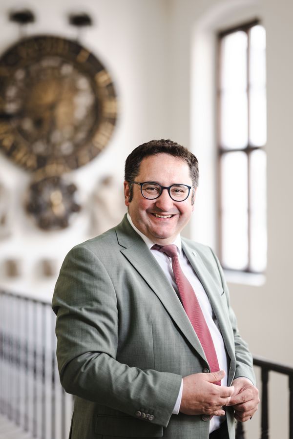 Portraitfoto Bayerns Wirtschaftsstaatssekretär Tobias Gotthardt