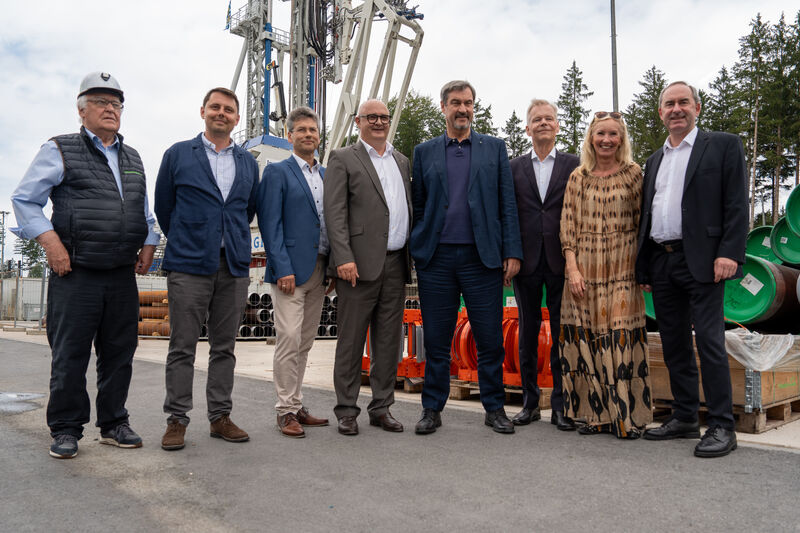 Im Süden von München wird die Geothermieanlage Grünwald erweitert. Bayerns Wirtschafts- und Energieminister Hubert Aiwanger betonte beim Start der neuen Bohrung in Laufzorn II die strategische Bedeutung dieses Projekts. Foto: StMWi/A. Ufert