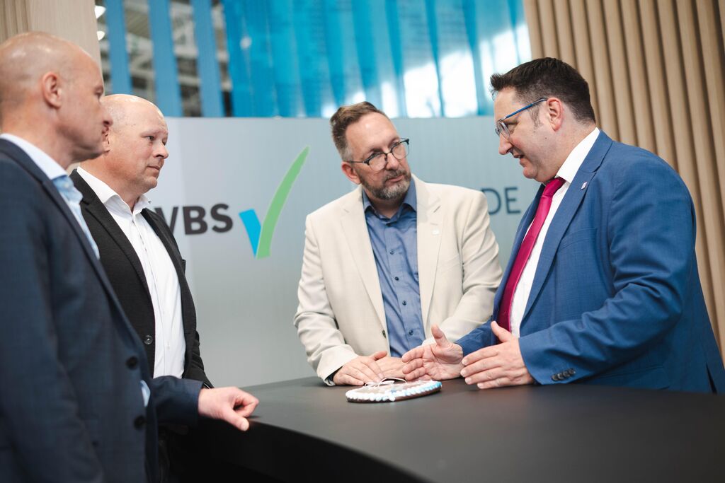 AG1_5604 Bayerns Wirtschaftsstaatssekretär Tobias Gotthardt besucht die IFAT Munich 2026.