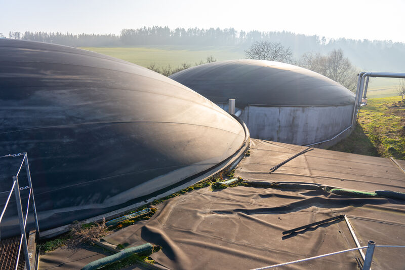 Zum Auftakt der Gesprächsreihe "Marktchancen für Biogas" hat Bayerns Energieminister Hubert Aiwanger die Biogasanlage der Firma Daffner Energie im niederbayerischen Niederviehbach besucht. Foto: StMWi/Bastian Brummer