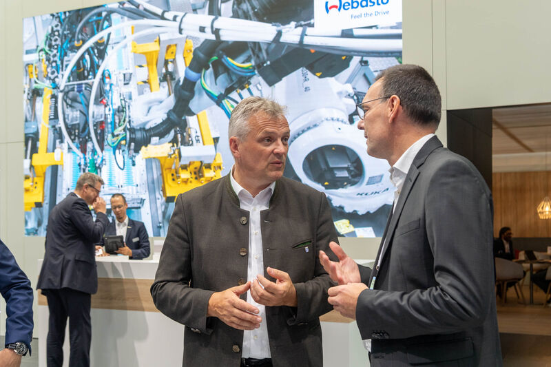 Bayerns Wirtschaftsstaatssekretär Roland Weigert besucht die IAA MOBILITY 2023