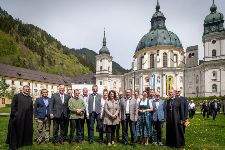 Impressionen der feierlichen Unterzeichnung des Pakts "Holzenergie Bayern". 