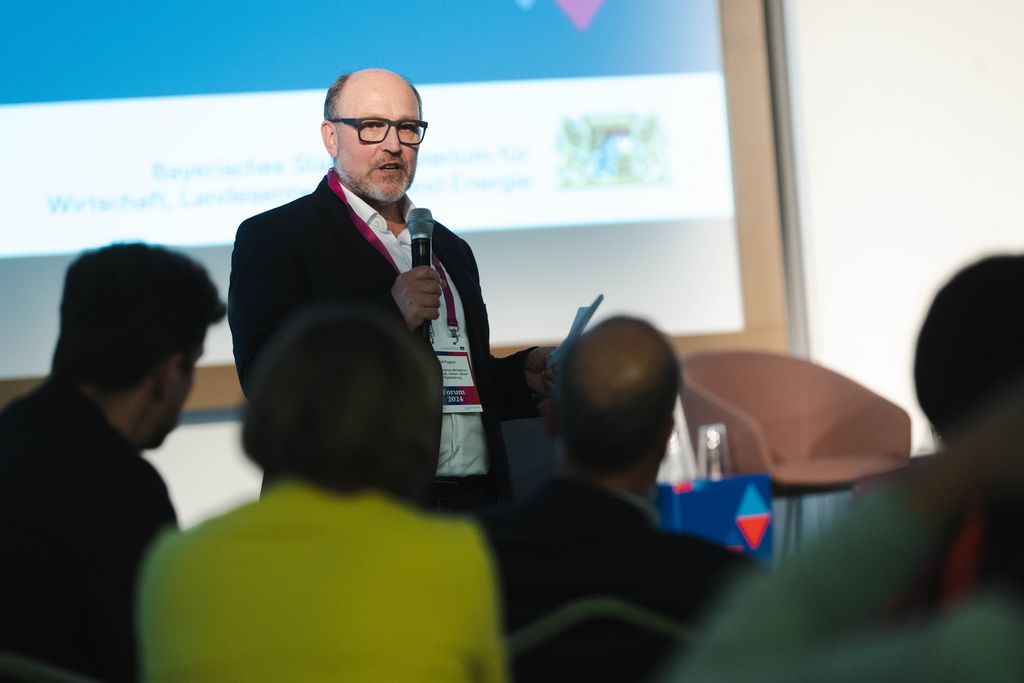 Das Bayerische Wirtschaftsministerium feiert das 10-jährige Jubiläum seiner Gründerinitiative Gründerland Bayern.