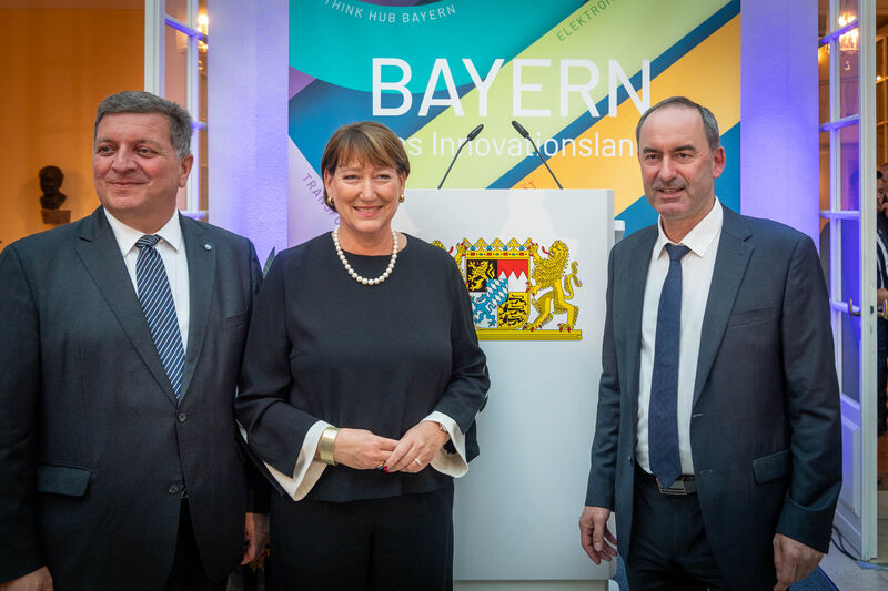 Der Bayerische Wirtschaftsminister Hubert Aiwanger und der Bayerische Verkehrsminister Christian Bernreiter laden zum Staatsempfang anlässlich der IAA MOBILITY 2023 ein.