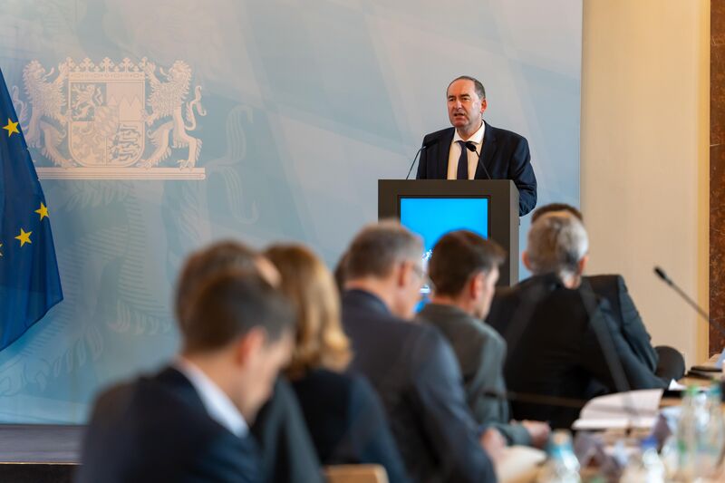 Bayerns Wirtschaftsminister Hubert Aiwanger sprach bei der Veranstaltung "Transformation gelingt!". Foto: Elke Neureuther/StMWi