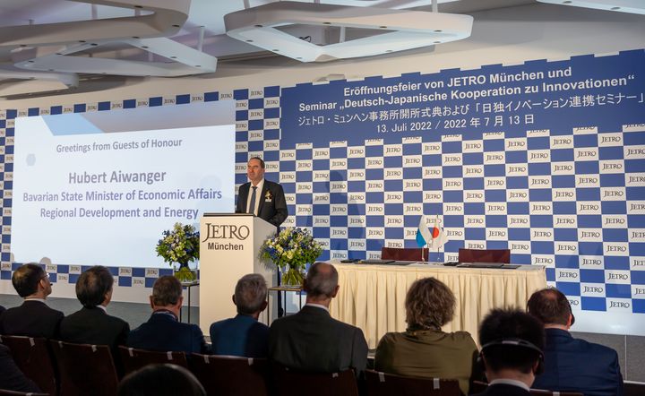 Wirtschaftsminister Hubert Aiwanger bei der Eröffnungsfeier der Japanischen Außenhandelsgesellschaft JETRO in München © StMWi/E. Neureuther