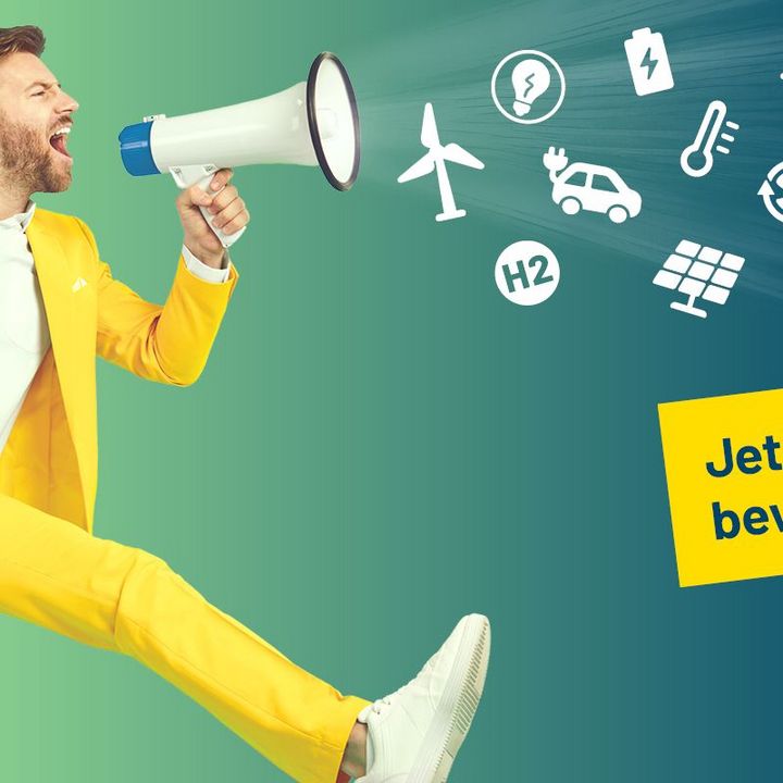 Ein Mann mit einem Megafon und Icons zu verschiedenen Energiethemen. Dazu der Zusatz, jetzt bis 15.12.2025 bewerben