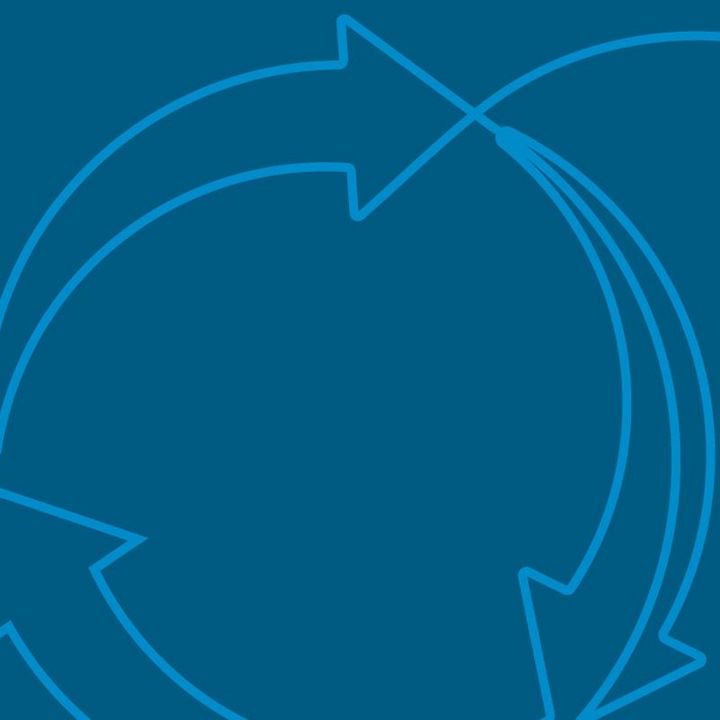 Schmuckbild: ein gezeichnetes Recycling-Logo aus drei Pfeilen auf dunkelblauem Grund