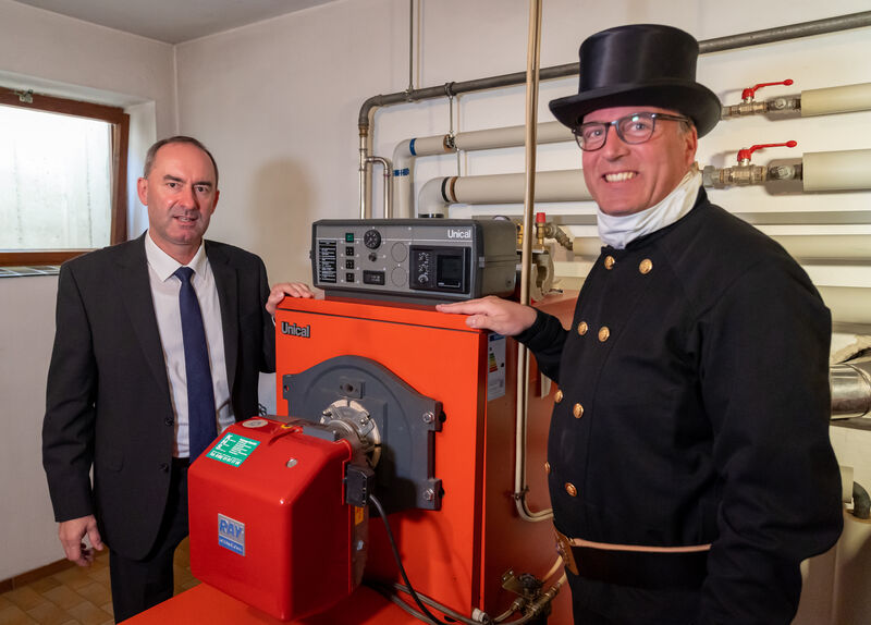 Wirtschaftsminister Hubert Aiwanger und Holger Frischhut, stellvertretender Landesinnungsmeister LIV. Foto: StMWi/E. Neureuther.