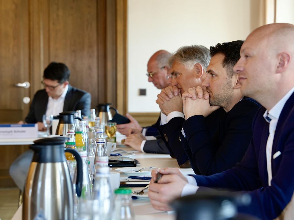 Impressionen vom Runden Tisch „Emissionsfreie LKW-Antriebstechnologien“.