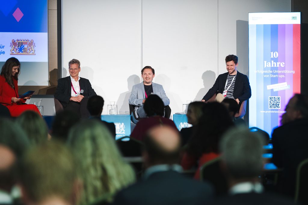 Das Bayerische Wirtschaftsministerium feiert das 10-jährige Jubiläum seiner Gründerinitiative Gründerland Bayern.