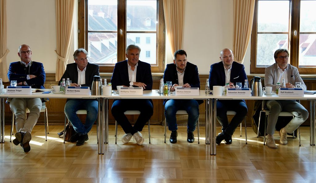 Impressionen vom Runden Tisch „Emissionsfreie LKW-Antriebstechnologien“.