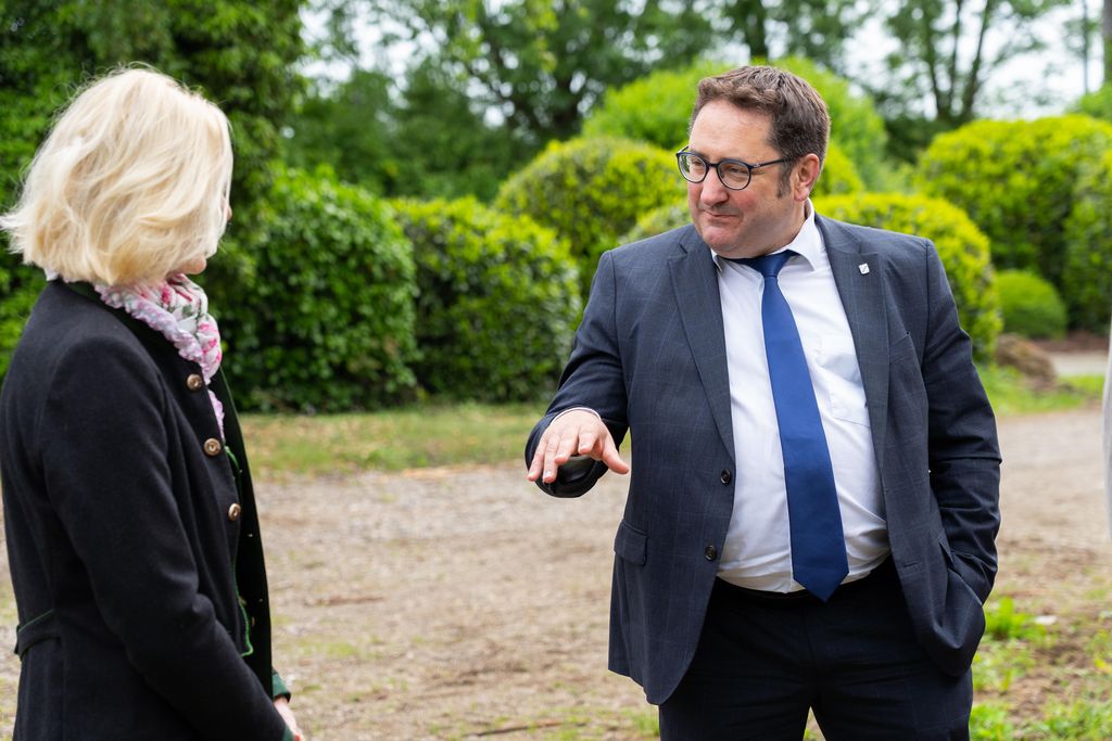 Impressionen der Übergabe des 100. Förderbescheids im Programm BioWärme Bayern.