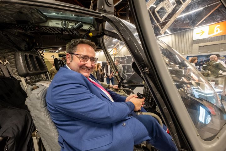 TDG20251208_Gotthardt_641 Bayerns Wirtschaftsstaatssekretär Tobias Gotthardt besucht die Berufsbildungsmesse in Nürnberg.