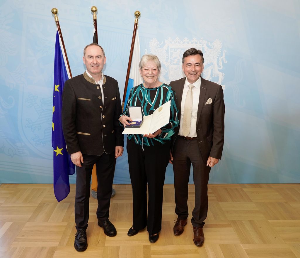 Impressionen der Aushändigung der Staatsmedaille für besondere Verdienste. 