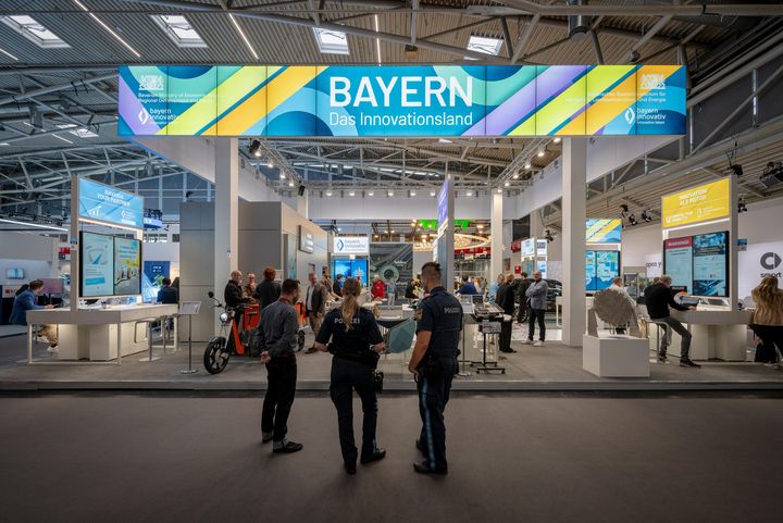 Impressionen des IAA Rundgangs mit Bayerns Wirtschaftsminister Hubert Aiwanger.