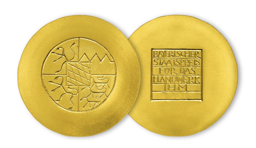Bayerns Wirtschaftsstaatssekretär Tobias Gotthardt verleiht im Rahmen der Internationalen Handwerksmesse den Bayerischen Staatspreis für besondere gestalterische und technische Leistungen im Handwerk.