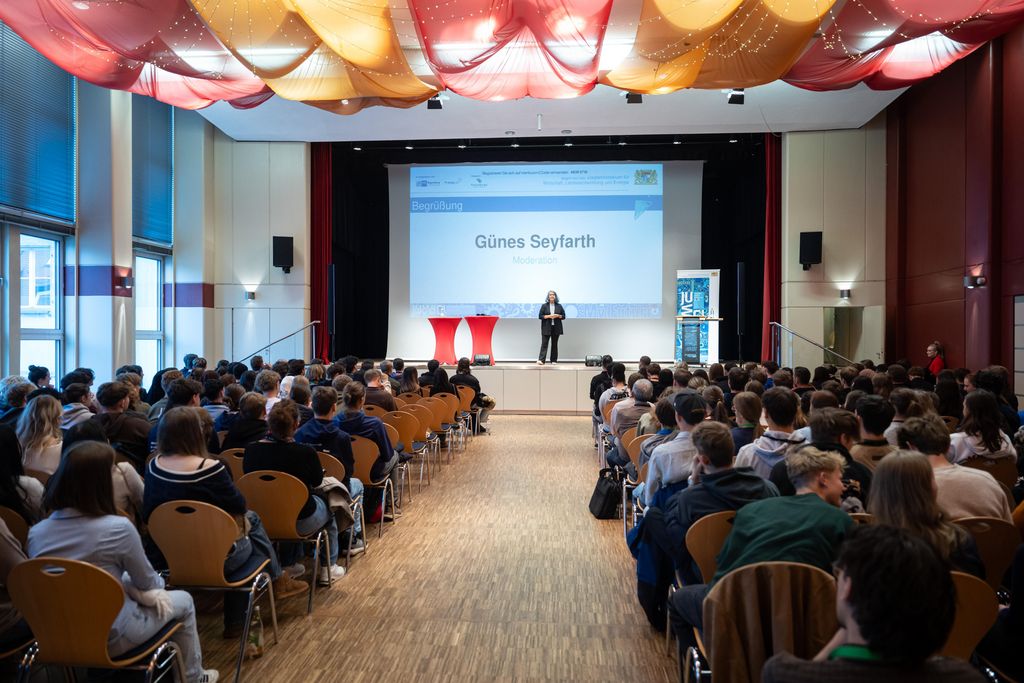 Impressionen des Jugendwirtschaftsgipfels 2025.