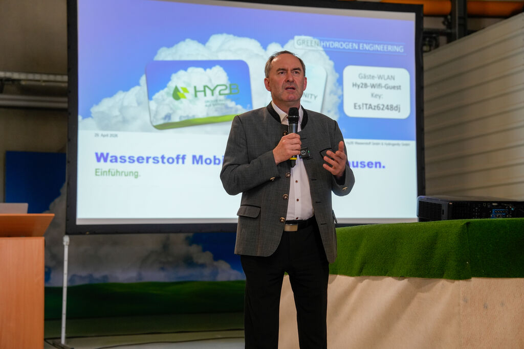 In seiner Rede sprach der Minister über die vielfältigen Einsatzmöglichkeiten von Wasserstoff. 
Foto: StMWi/ K. Huber