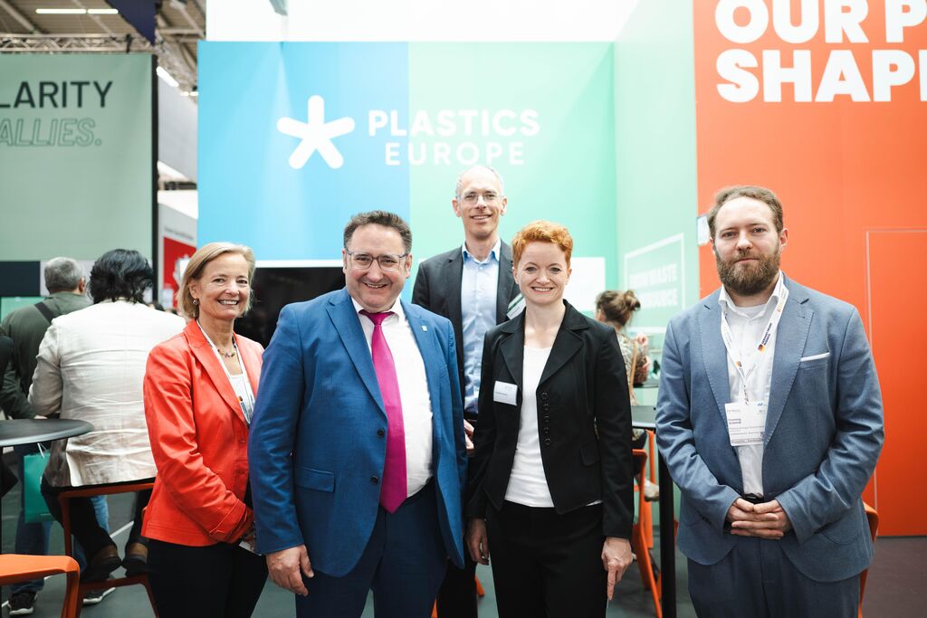 AG2_0775 Bayerns Wirtschaftsstaatssekretär Tobias Gotthardt besucht die IFAT Munich 2026.