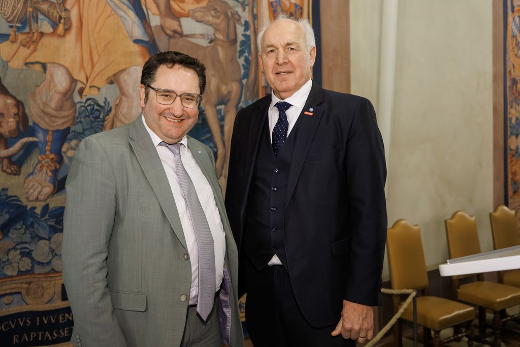 Bayerns Wirtschaftsstaatssekretär Tobias Gotthardt lädt im Namen der Bayerischen Staatsregierung zu einem Empfang anlässlich der 76. Internationalen Handwerksmesse in die Residenz München ein.