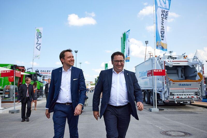 Bayerns Wirtschaftsstaatssekretär Tobias Gotthardt besucht die IFAT Munich 2024.