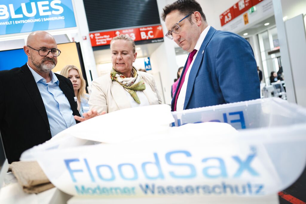 AG2_0838 Bayerns Wirtschaftsstaatssekretär Tobias Gotthardt besucht die IFAT Munich 2026.