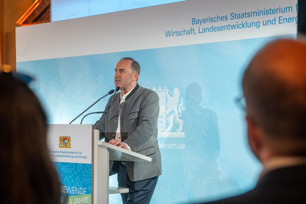 In seiner Rede lobte Bayerns Energieminister Hubert Aiwanger das Engagement aller Akteure im Team Energiewende Bayern.
Foto: StMWi/A. Heddergott