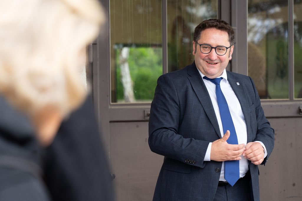 Impressionen der Übergabe des 100. Förderbescheids im Programm BioWärme Bayern.