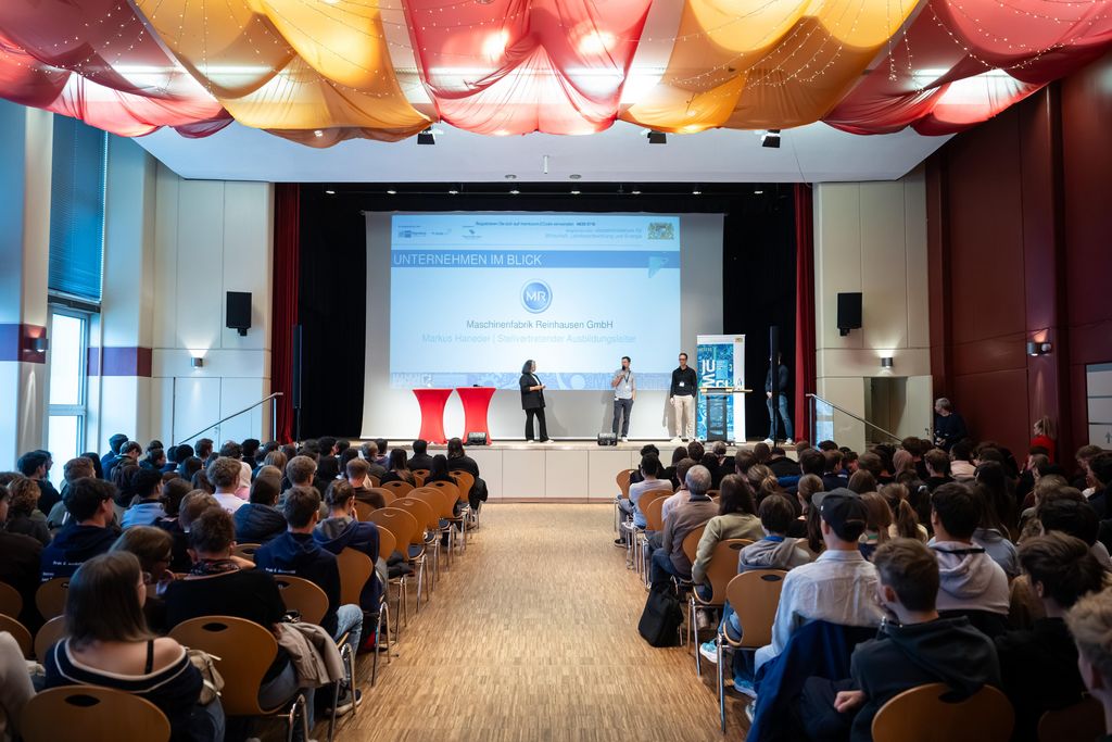 Impressionen des Jugendwirtschaftsgipfels 2025.