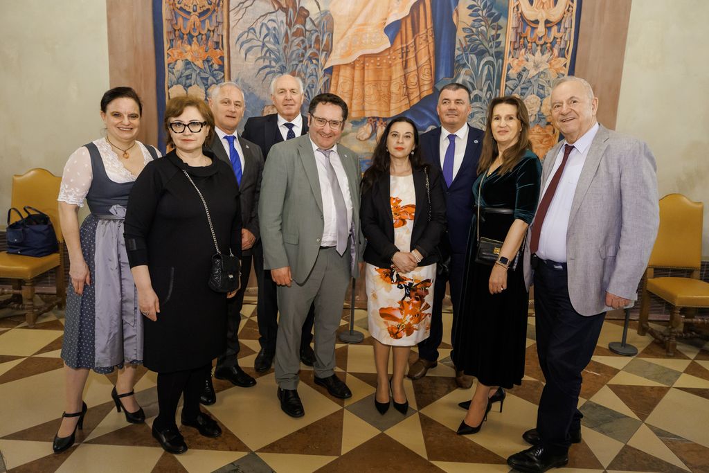 Bayerns Wirtschaftsstaatssekretär Tobias Gotthardt lädt im Namen der Bayerischen Staatsregierung zu einem Empfang anlässlich der 76. Internationalen Handwerksmesse in die Residenz München ein.