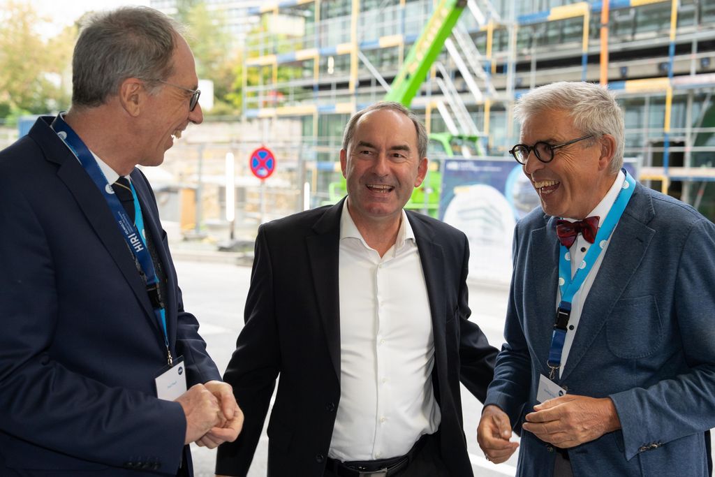 Impressionen des Bayerischen Staatsministers Hubert Aiwanger beim Richtfest auf dem Medizin-Campus Würzburg.