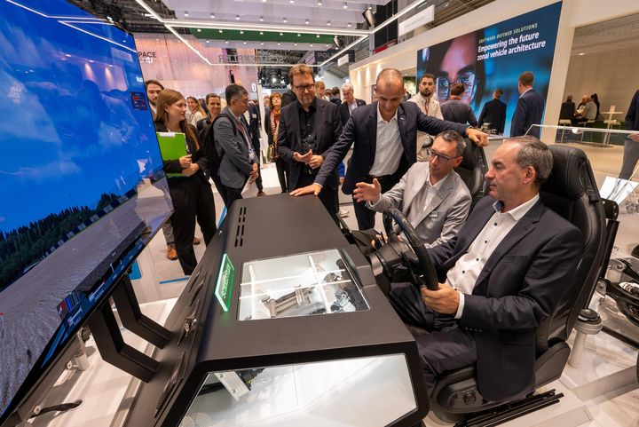 Impressionen des IAA Rundgangs mit Bayerns Wirtschaftsminister Hubert Aiwanger.