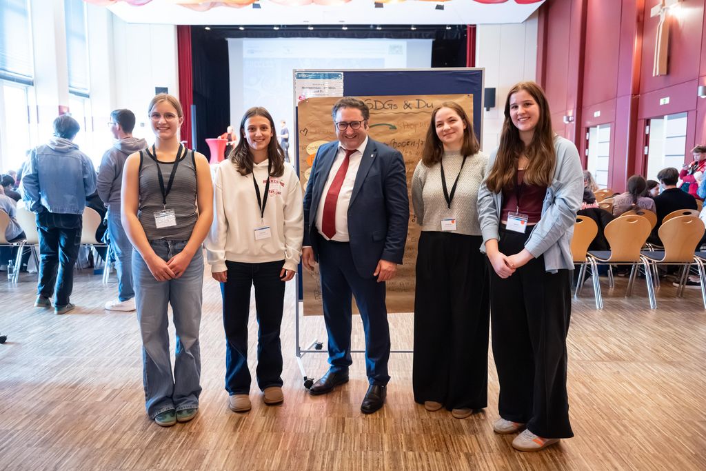 Impressionen des Jugendwirtschaftsgipfels 2025.