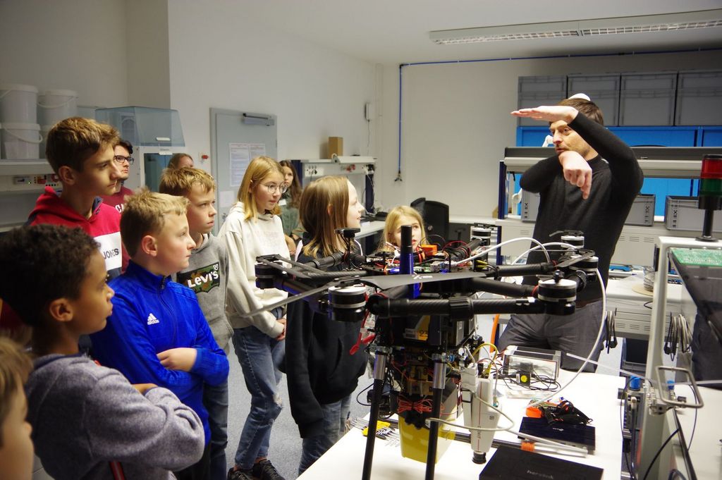 RegioKinderCampus - Workshop "Programmieren an der THD" 18_11_2022. © Petra Kobzik