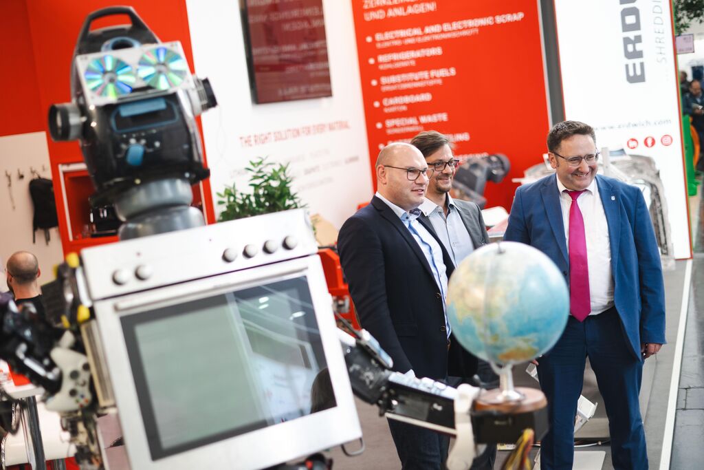 AG1_5733 Bayerns Wirtschaftsstaatssekretär Tobias Gotthardt besucht die IFAT Munich 2026.