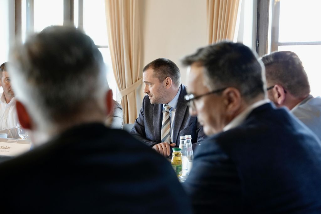 Impressionen vom Runden Tisch „Emissionsfreie LKW-Antriebstechnologien“.