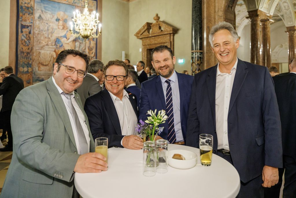 Bayerns Wirtschaftsstaatssekretär Tobias Gotthardt lädt im Namen der Bayerischen Staatsregierung zu einem Empfang anlässlich der 76. Internationalen Handwerksmesse in die Residenz München ein.