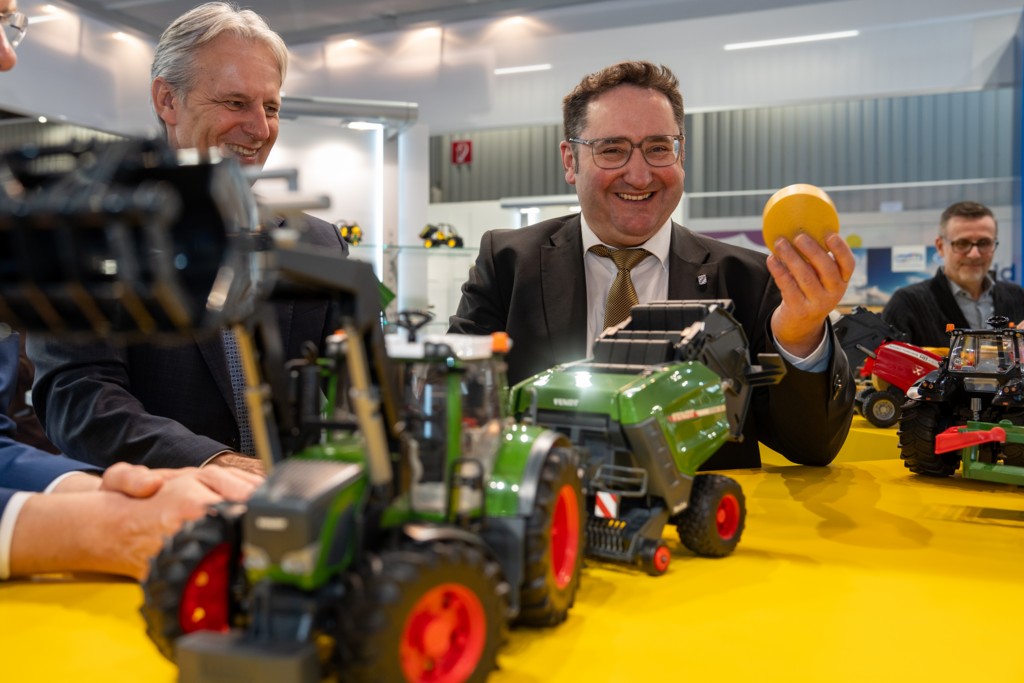 Impression vom Messerundgang Spielwarenmesse mit Staatssekretär Tobias Gotthardt