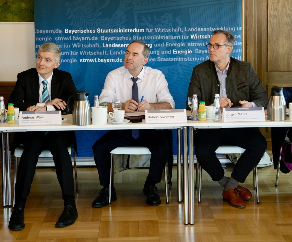 Impressionen vom Runden Tisch „Emissionsfreie LKW-Antriebstechnologien“.