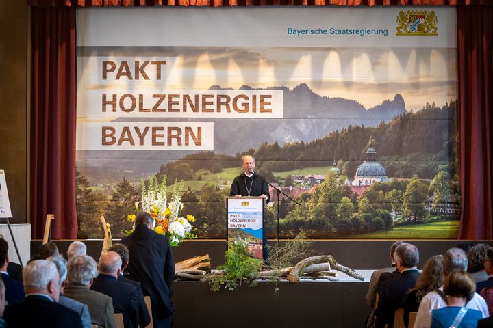 Impressionen der feierlichen Unterzeichnung des Pakts "Holzenergie Bayern". 