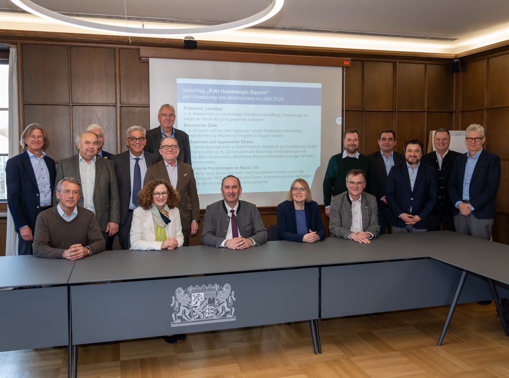 Das Auftakttreffen für den "Pakt Holzenergie Bayern". Foto: StMWi/E. Neureuther