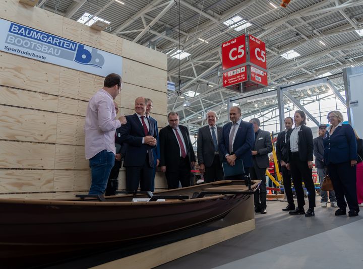 Bundeskanzler Olaf Scholz besucht die Internationale Handwerksmesse in München © StMWi/Elke Neureuther