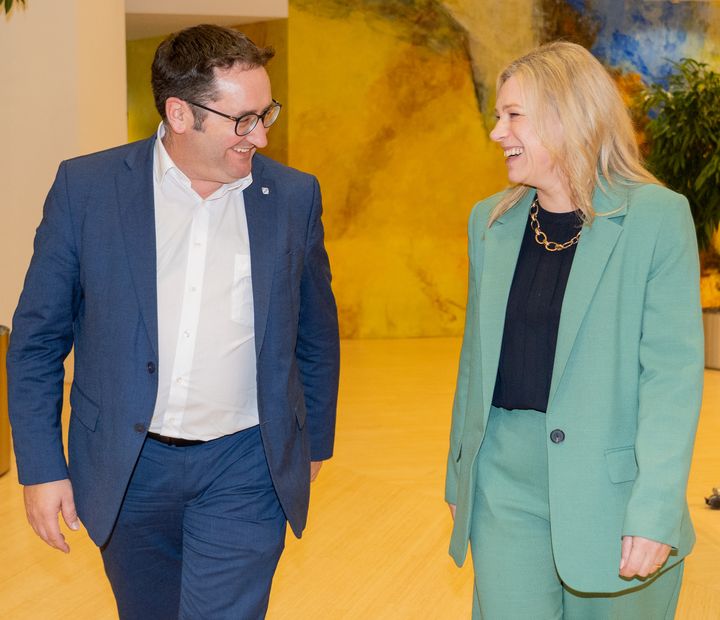 Staatssekretär Tobias Gotthardt und die schottische Energieministerin Gillian Martin. Quelle: StMWi/E. Neureuther